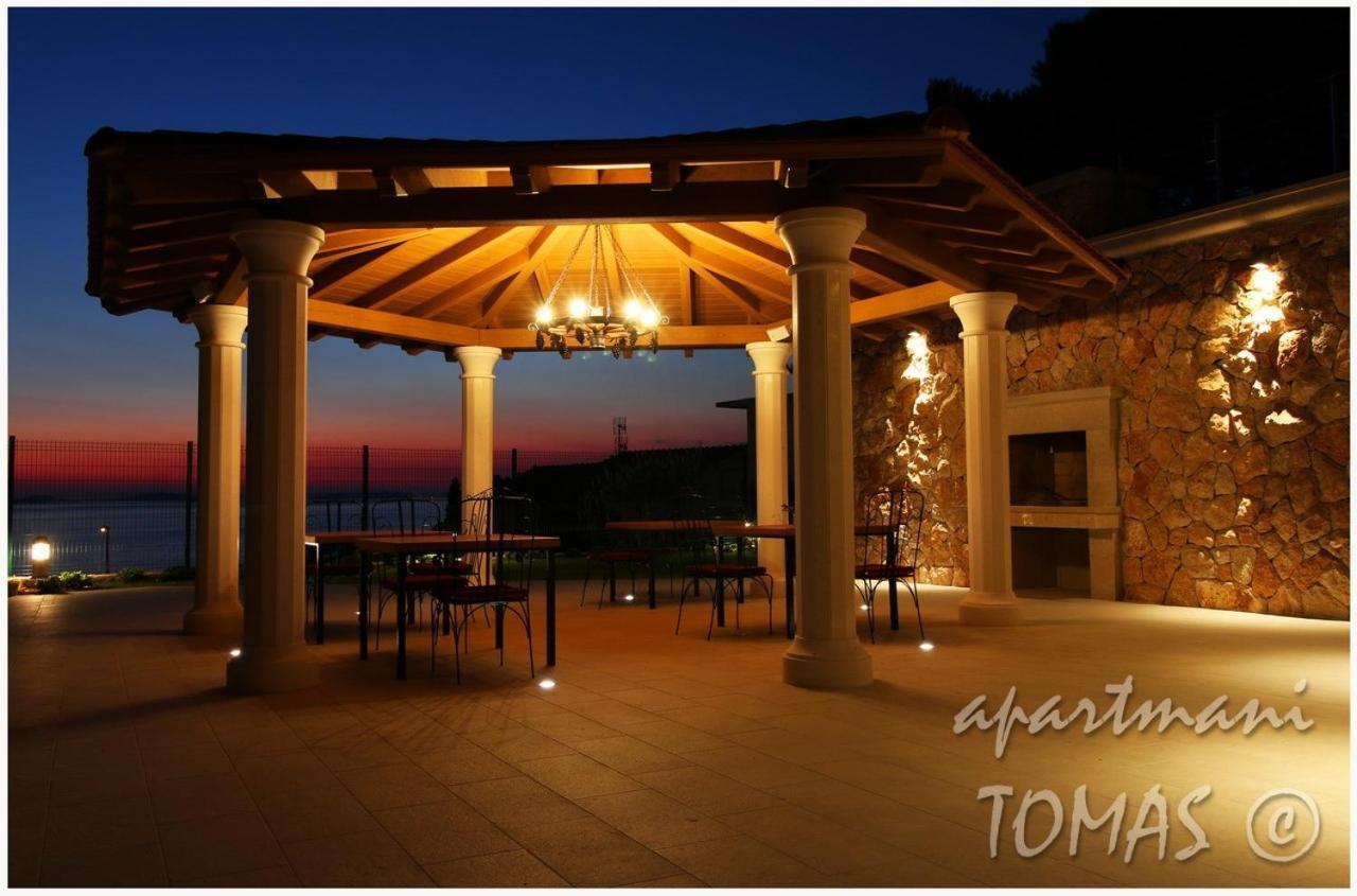 Apartments Tomas Примоштен Екстер'єр фото